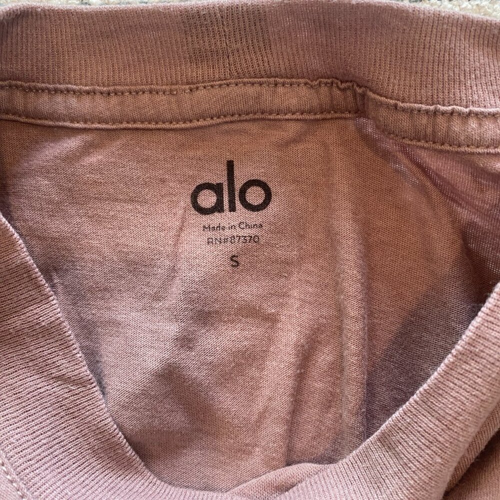 ALO Yoga cropped top Size S. - Picture 3 of 4
